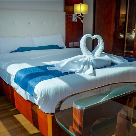 Golden Tulip Headington 호텔 무스카트 외부 사진