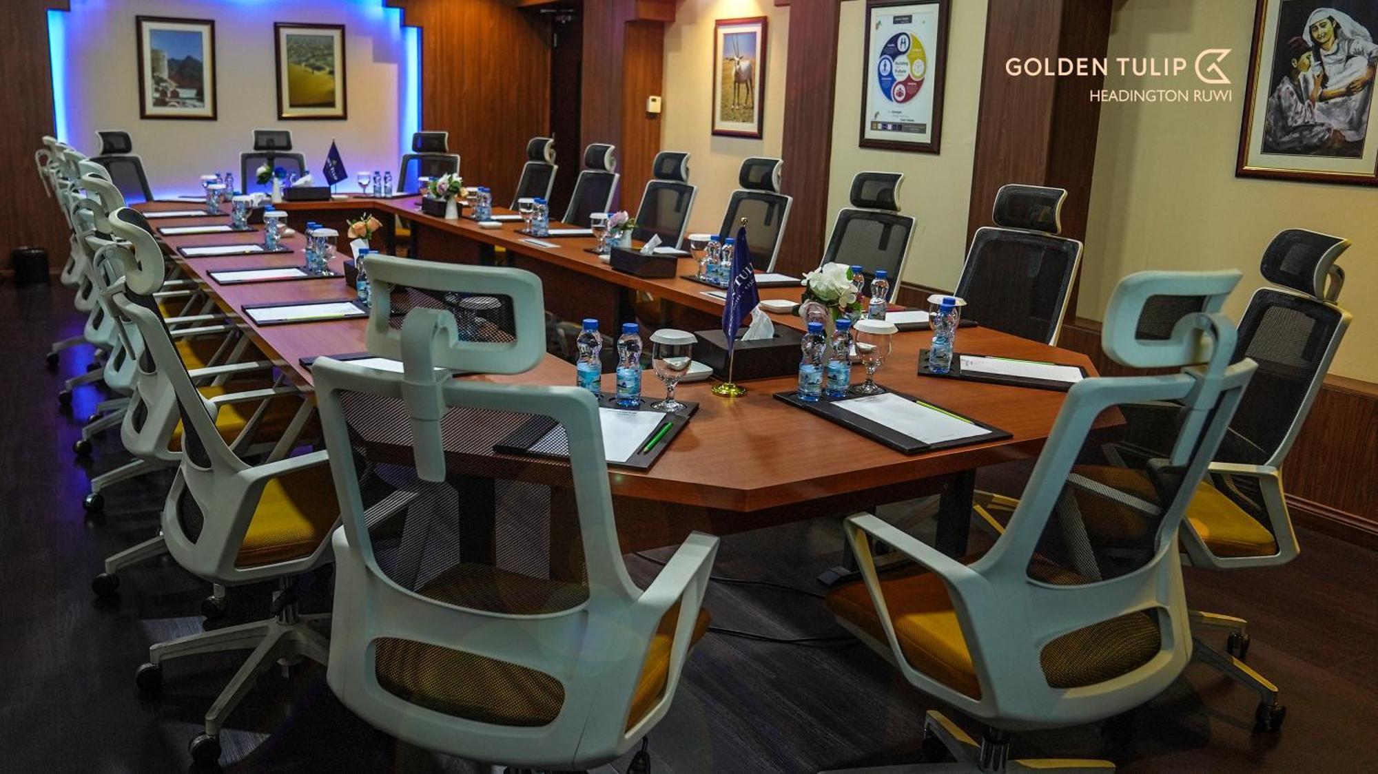 Golden Tulip Headington 호텔 무스카트 외부 사진